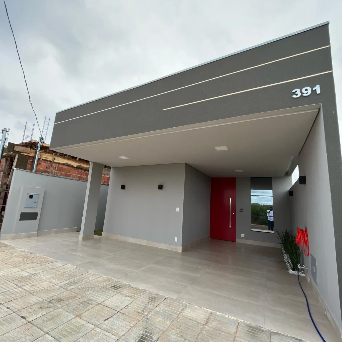 Villa Segura · Porta vermelha — Registro da obra entregue · Foto 02