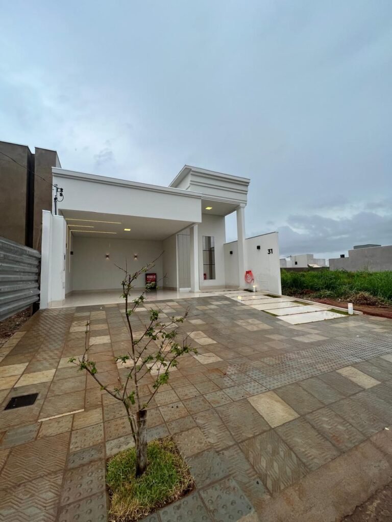 Casa Villa Segura Provençal — Vista diurna da fachada e do acesso frontal