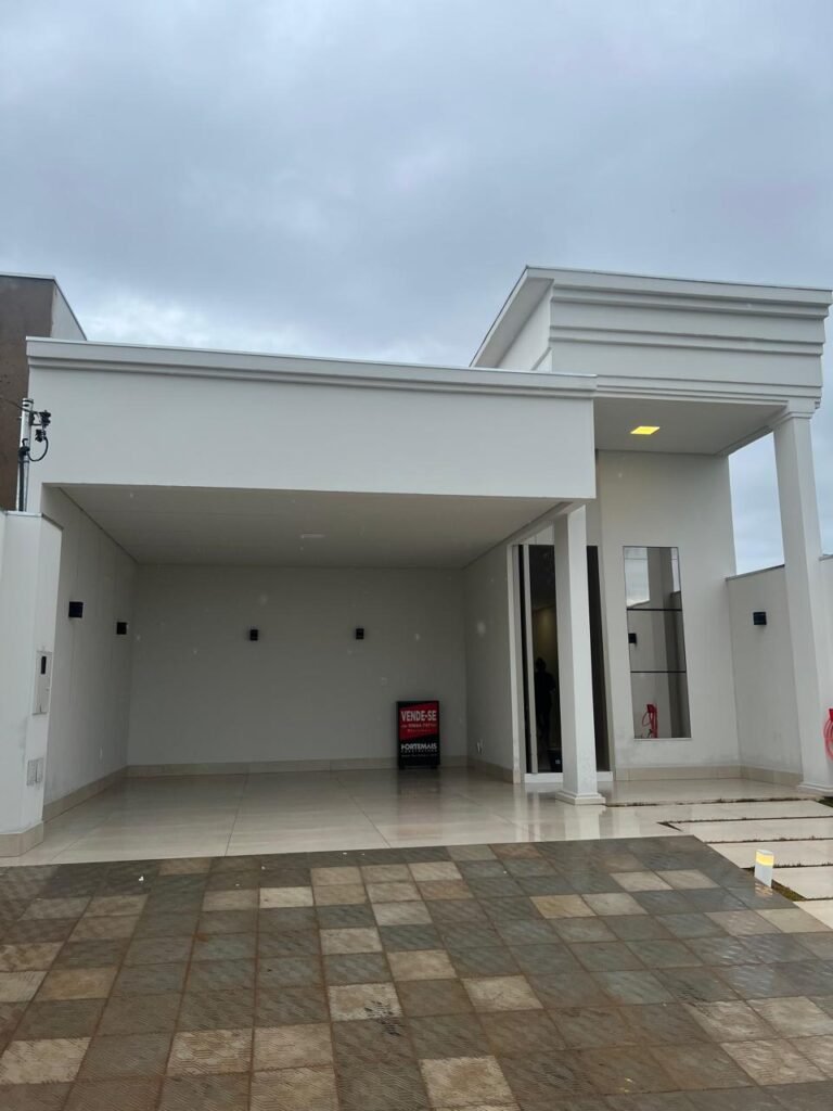 Casa Villa Segura Provençal — Entrada com colunas e painel vertical envidraçado