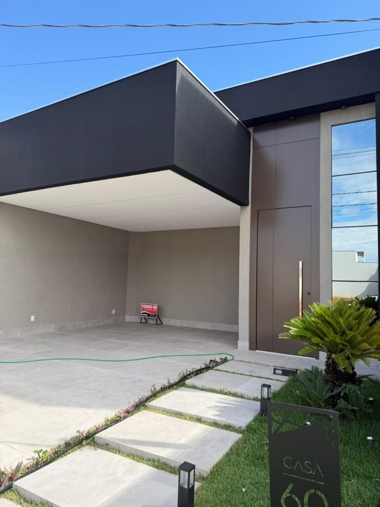 Villa Segura · Rua 02 — Garagem coberta e composição da fachada